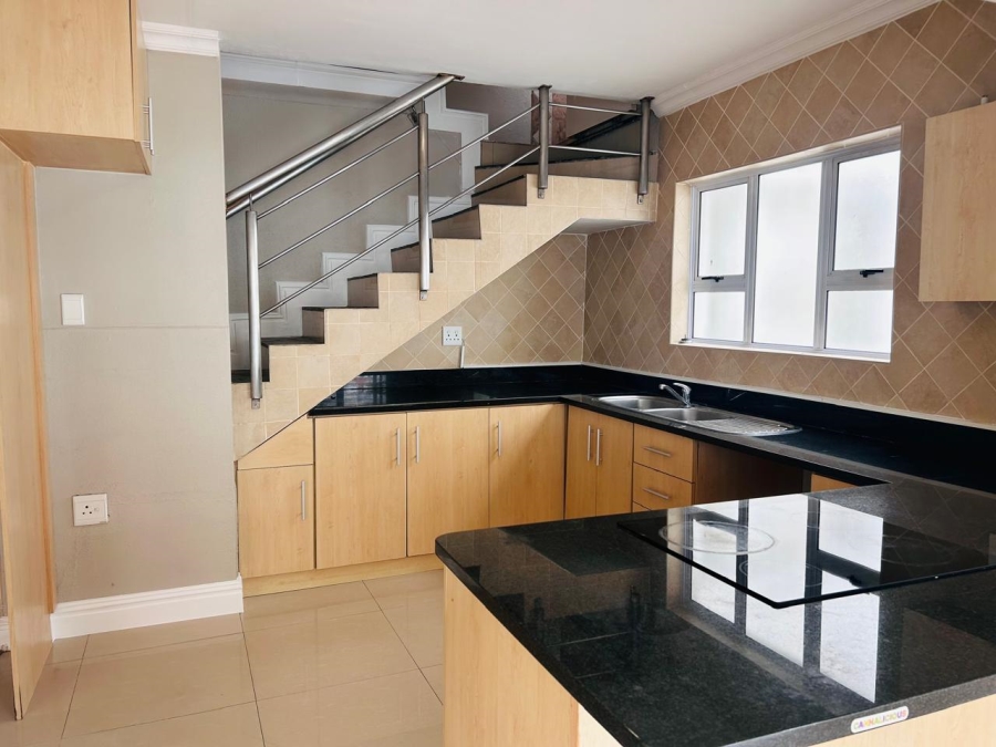 2 Bedroom Property for Sale in Sea Point Western Cape
